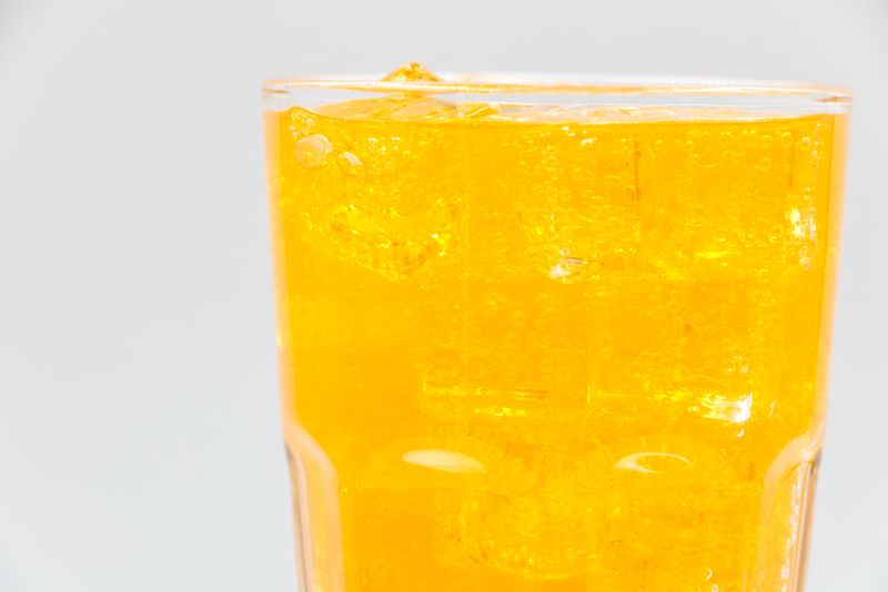 Sparkling water with lemon